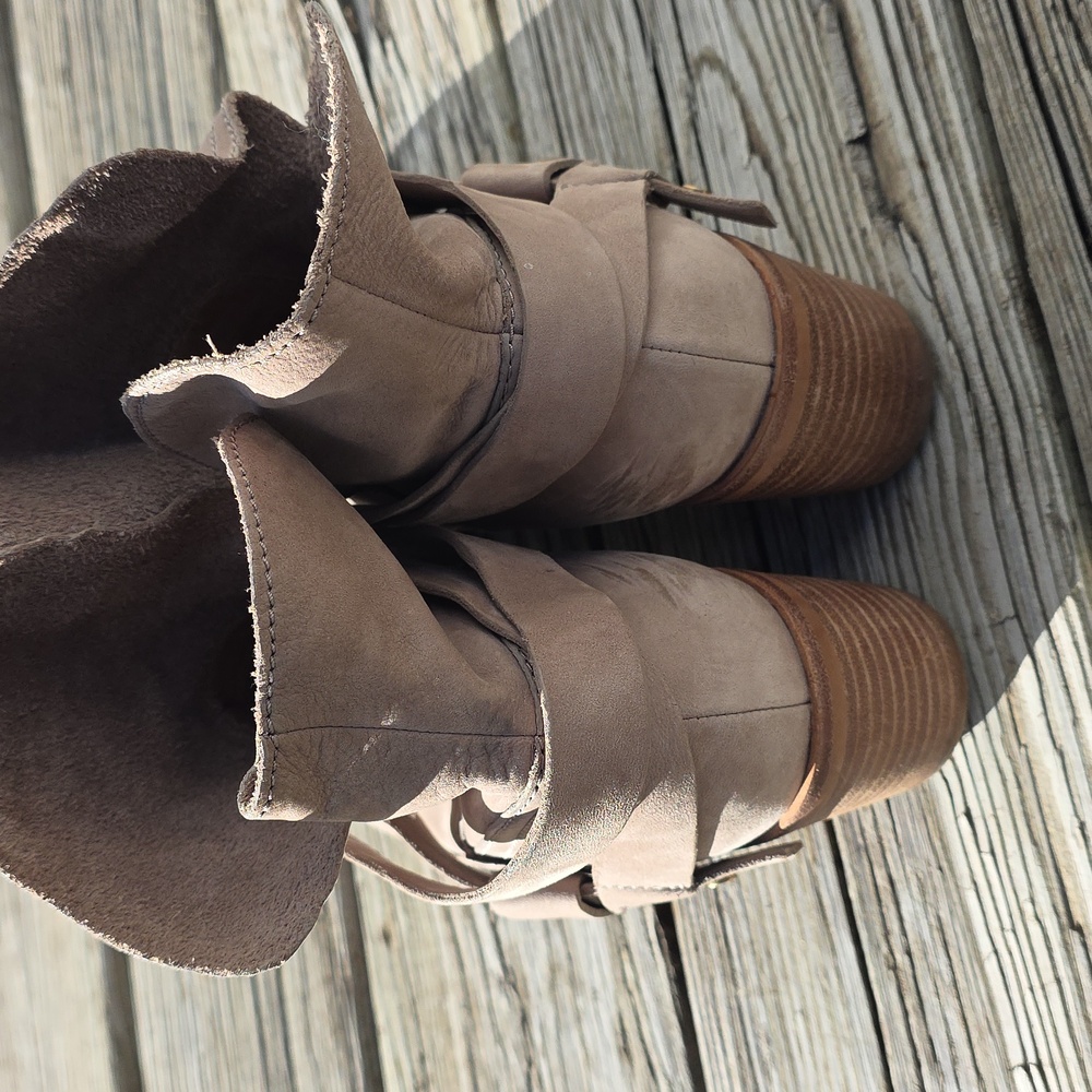 Ugg Elora Boots - Picture 3 of 5